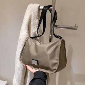 新款时尚简约单肩包纯色高级感休闲斜挎包大容量通勤女包厂家批发
