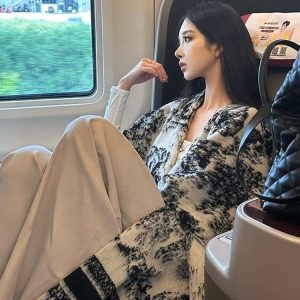 厂家批发旅游披肩水墨画旅游斗篷披肩围巾女高铁盖毯保暖披风斗篷