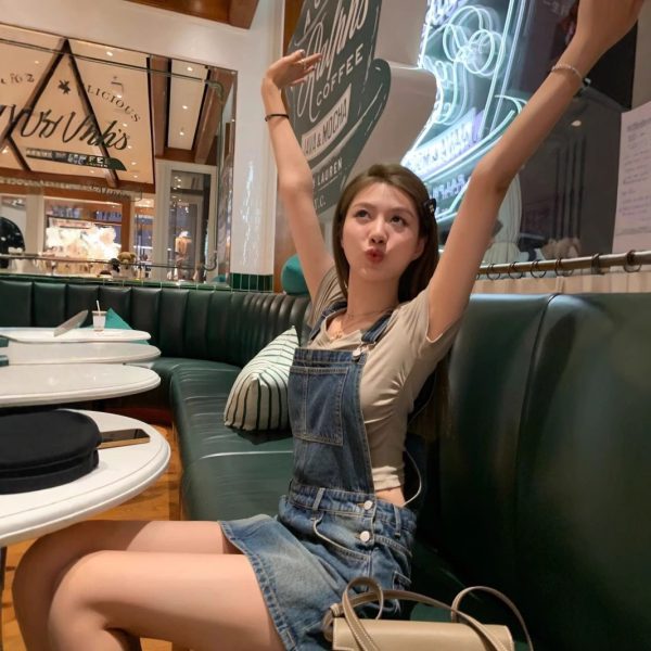 复古牛仔背带裙女夏季a字包臀短裙显瘦百搭减龄短款背带连衣裙