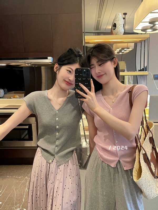 韩系小飞袖v领冰丝针织开衫女装夏季薄款修身显瘦针织外穿短袖衣