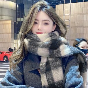 新款美拉德仿羊绒格子围巾女秋冬季加厚保暖披肩两用纯色学生围脖